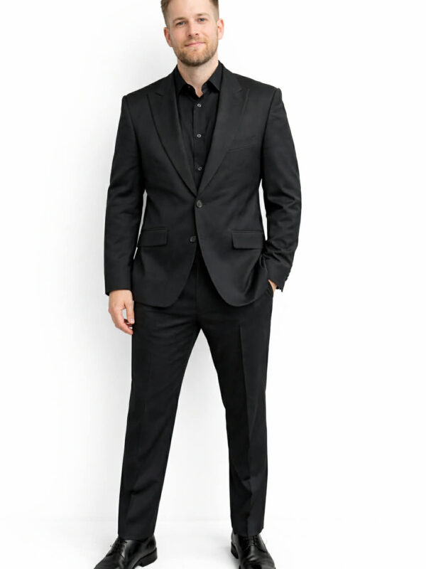 Musta värvi ülikond, matuse ülikond